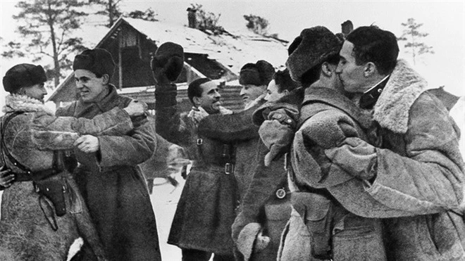 Cuộc bao vây đáng sợ nhất lịch sử: Đức nỗ lực san phẳng Leningrad, Hồng quân quyết cứu bằng được - Ảnh 10.