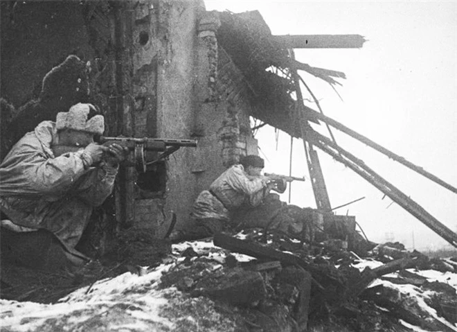 Cuộc bao vây đáng sợ nhất lịch sử: Đức nỗ lực san phẳng Leningrad, Hồng quân quyết cứu bằng được - Ảnh 2.