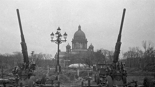 Cuộc bao vây đáng sợ nhất lịch sử: Đức nỗ lực san phẳng Leningrad, Hồng quân quyết cứu bằng được - Ảnh 3.