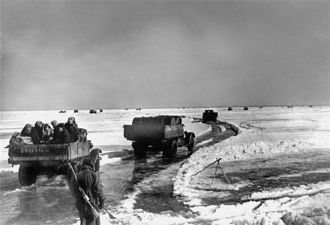Cuộc bao vây đáng sợ nhất lịch sử: Đức nỗ lực san phẳng Leningrad, Hồng quân quyết cứu bằng được - Ảnh 4.