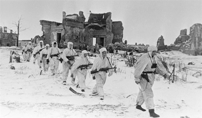Cuộc bao vây đáng sợ nhất lịch sử: Đức nỗ lực san phẳng Leningrad, Hồng quân quyết cứu bằng được - Ảnh 9.