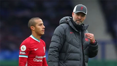 Klopp nổi khùng vì những chỉ trích nhắm vào Thiago