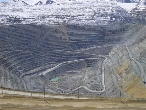 Bingham Canyon là một mỏ ở vùng núi Oquirrh, bang Utah, Hoa Kỳ còn có tên gọi khác là mỏ đồng Kennecott.