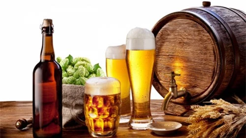 Người bị zona thần kinh nên hạn chế rượu bia và các đồ uống có cồn trong quá trình điều trị