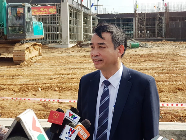 Chủ tịch UBND TP Đà Nẵng Lê Trung Chinh trả lời phỏng vấn báo chí sau khi dự lễ xuất quân tại Khu CNTT tập trung Đà Nẵng sáng 19/2