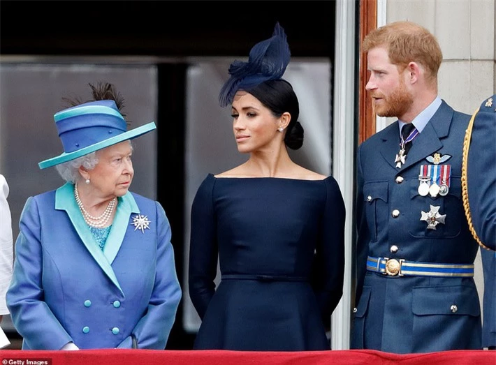 Sau khi bị Nữ hoàng Anh tước bỏ mọi thứ, nhà Meghan Markle đưa ra thông báo phản hồi với nội dung gây phẫn nộ - Ảnh 3.