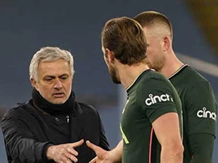 Tottenham không sa thải Mourinho ở thời điểm này