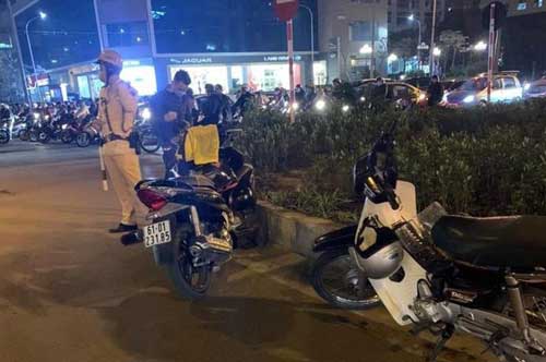 Người đàn ông bị đâm gục sau va chạm giao thông ở Hà Nội