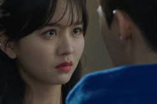 Em d&#xE2;u th&#x1B0;&#x1EDD;ng ng&#x1ED3;i l&#x1EF3; trong ph&#xF2;ng th&#x1EAF;p m&#x1ED9;t h&#xE0;ng n&#x1EBF;n, t&#xF4;i t&#x1B0;&#x1EDF;ng tr&#xF2; ph&#xE1; ho&#x1EA1;i h&#xF3;a ra l&#xE0; n&#x1ED7;i ni&#x1EC1;m ch&#xF4;n gi&#x1EA5;u x&#xE9; l&#xF2;ng