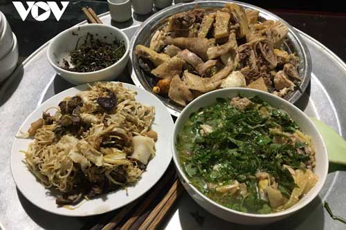 Nộm gà tía tô - Món ăn đặc sản của người Dao Tiền