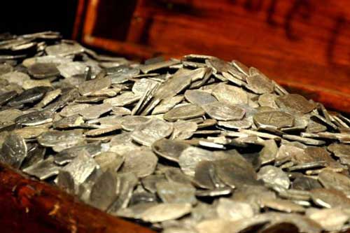 Quét tia X, 6 cướp biển "hiện hình" trong tàu ma đầy vàng 300 tuổi