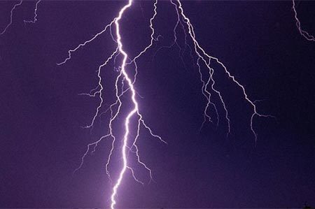 Sét đánh gia tăng là do Mặt Trời