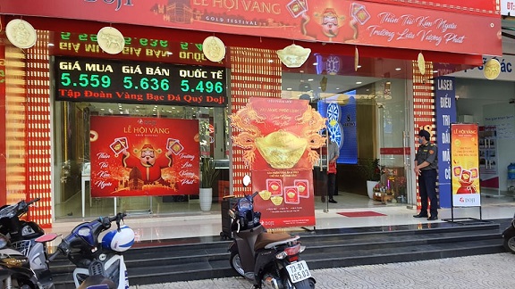 Hình ảnh thị trường ngày vía Thần Tài tại Quảng Bình