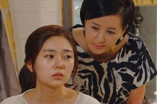 Lời đáp trả thâm thúy của nàng dâu khi mẹ chồng khen ở nhà "sướng"