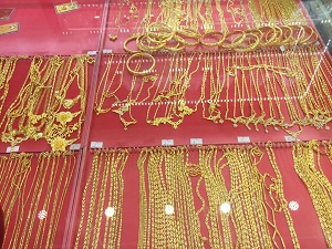 Hà Nội: Ngày vía Thần Tài, tối tiệm vàng vẫn tấp nập người mua