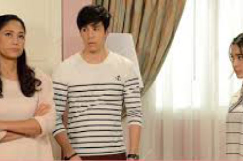 Thoáng thấy con dâu xuất hiện, mẹ chồng đã chỉ vào 2 bát miến trên bàn nhắc "của con tô không thịt" nhưng lời cảm ơn lại khiến bà phát ngượng