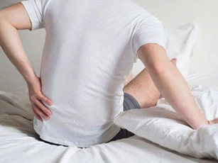 Đau lưng - dấu hiệu cảnh báo 4 bệnh ung thư nguy hiểm