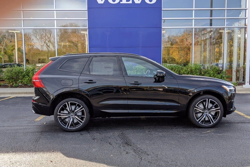 7. Volvo XC60 Hybrid (giá: 53.950-69.500 USD).