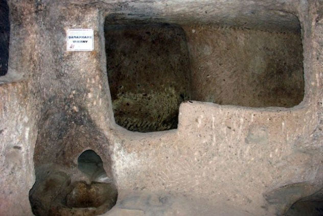 Những câu chuyện kỳ lạ về thế giới dưới lòng đất