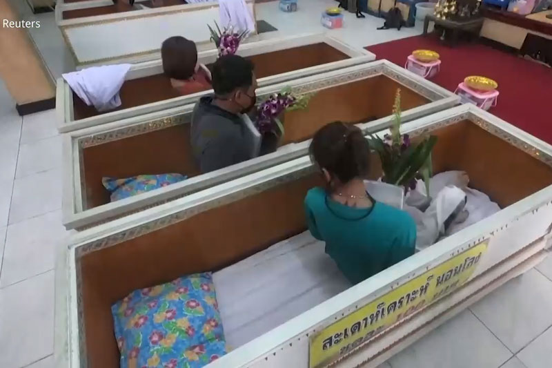 Clip: Đám tang giả để cầu may ở Thái Lan