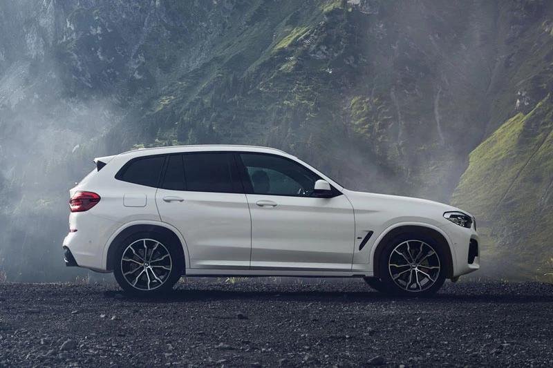 9. BMW X3 Hybrid (giá: 49.600 USD).