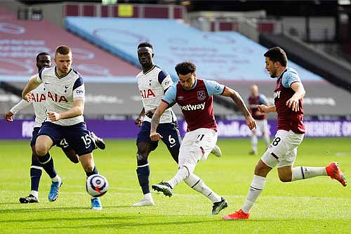 Kết quả West Ham 2-1 Tottenham: Moyes lần đầu tiên đánh bại Mourinho