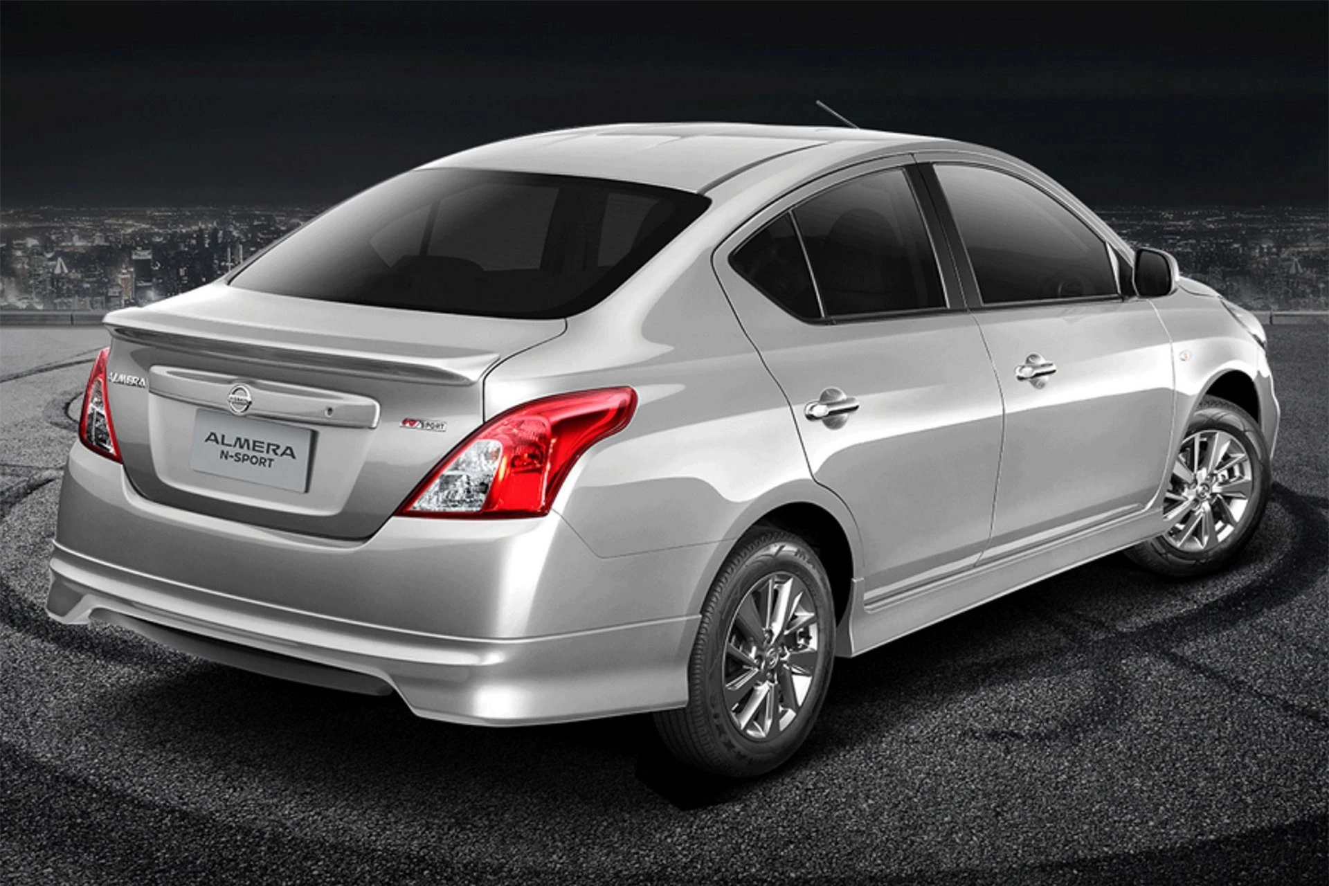 Nissan Sunny đổi tên thành Almera