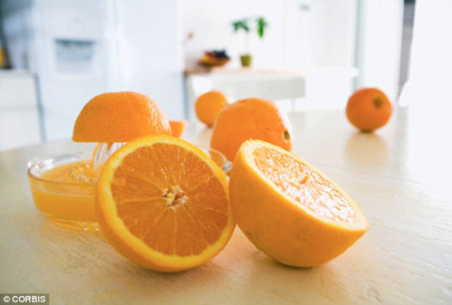 Nước cam giúp người già cải thiện trí nhớ