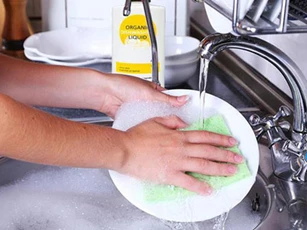 4 lỗi rửa bát bạn phải dừng lại ngay