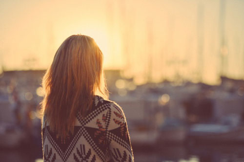 Sau đêm tân hôn, mẹ chồng hùng hổ dắt con dâu trả về 'nơi sản xuất'