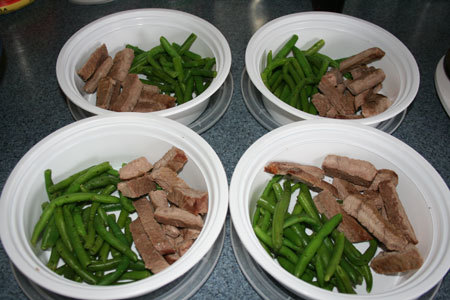 Giảm cân nhờ ăn bữa trưa "trăm ngày như một"