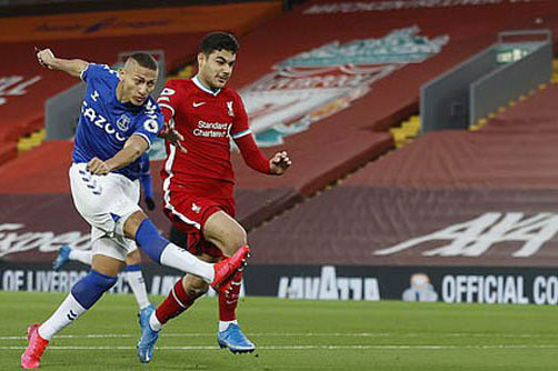 Thua trận thứ 4 liên tiếp ở Ngoại hạng Anh, nhà Liverpool 'giương cờ trắng' trong cuộc đua vô địch