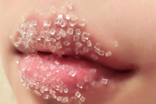 Mẹo tẩy da chết cho môi đơn giản nhất ai cũng phải biết
