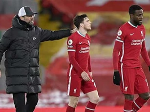 Neville: 'Liverpool trông như đám zombie trên sân'