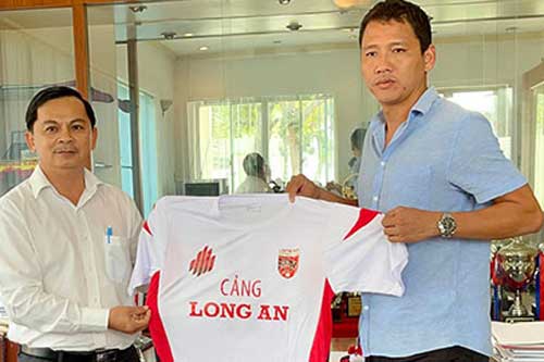 Anh Đức gia nhập Long An : ‘Tôi sẽ mang bất ngờ cho mọi người’