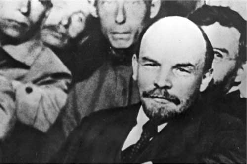 Bức ảnh "nhìn thấu" Liên Xô: Vũ khí tối thượng của Moscow trên chiếc đĩa in câu nói nổi tiếng của Lenin