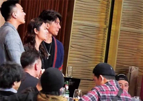 Hành động bất ngờ của Lâm Tâm Như - Hoắc Kiến Hoa giữa scandal ngoại tình: Soi kỹ lắm mới thấy cả hai khéo léo thế nào - Ảnh 4. Hành động bất ngờ của Lâm Tâm Như - Hoắc Kiến Hoa giữa scandal ngoại tình: Soi kỹ lắm mới thấy cả hai khéo léo thế nào - Ảnh 4.