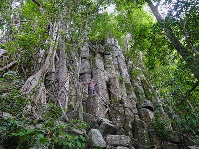 Lên Vĩnh Sơn thăm thành đá, ngắm hoa đào - Ảnh 1.