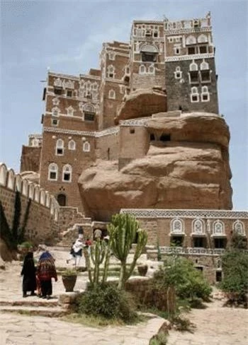 Dar al-Hajr (Cung điện đá) ở Wadi Dhahr, Yemen.