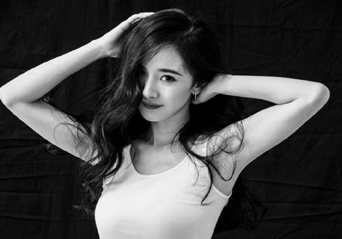 Dương Mịch bất ngờ gợi cảm trẻ đẹp như đôi mươi