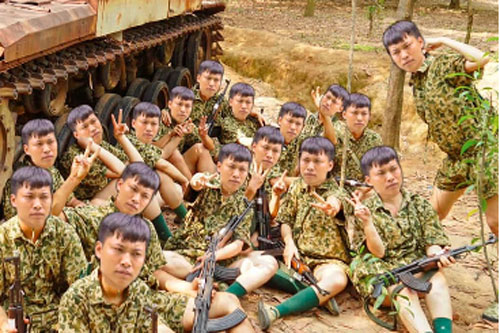 Hậu Hoàng đăng hình nhưng thiếu Mũi trưởng Long