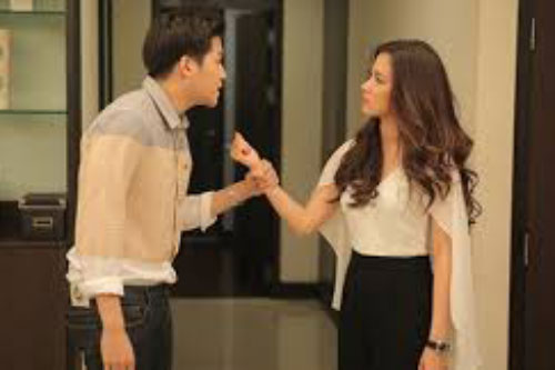 Bên nhau từ thuở hàn vi đến lúc có tất cả vợ lại muốn ly hôn, chồng phải ân hận khi xem thứ trong ngăn bàn