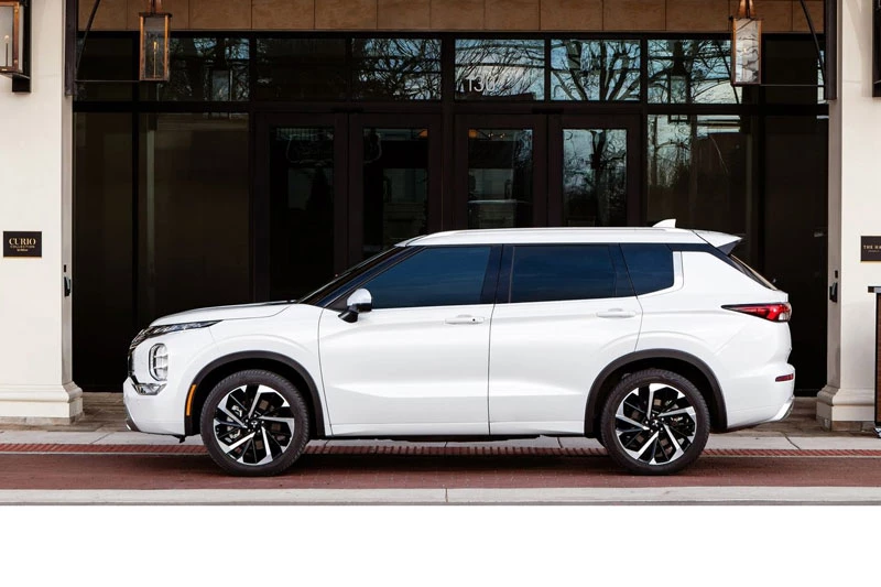 Mitsubishi Outlander 2022. 