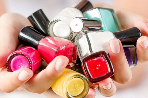 Tác hại không ngờ của việc sơn móng tay thường xuyên