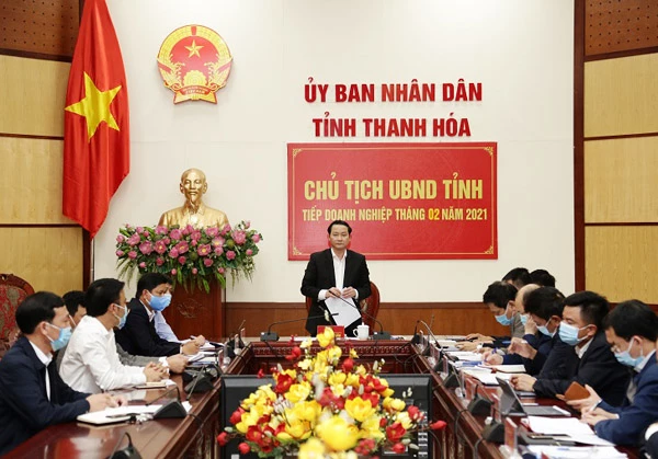 Ông Đỗ Minh Tuấn - Chủ tịch UBND tỉnh chủ trì buổi tiếp doanh nghiệp.