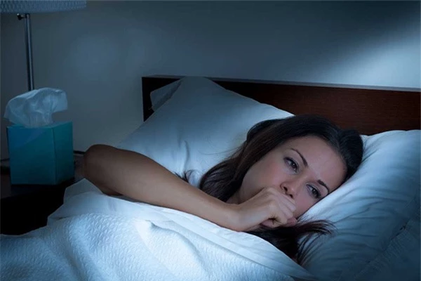 Tỉnh dậy giữa đêm cảnh báo bất thường trong sức khỏe của bạn
