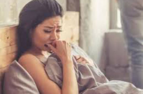 Ngay trong đêm tân hôn, chồng đóng sập cửa buộc tôi phải ngủ ngoài phòng khách