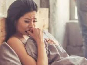 Ngay trong đêm tân hôn, chồng đóng sập cửa buộc tôi phải ngủ ngoài phòng khách