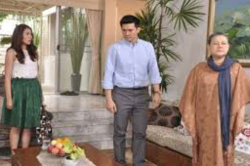 Con dâu vay tiền mua nhà, mẹ chồng đòi đứng tên sổ đỏ