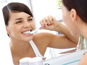 Sai lầm nghiêm trọng khi đánh răng rất nhiều chị em đang mắc phải